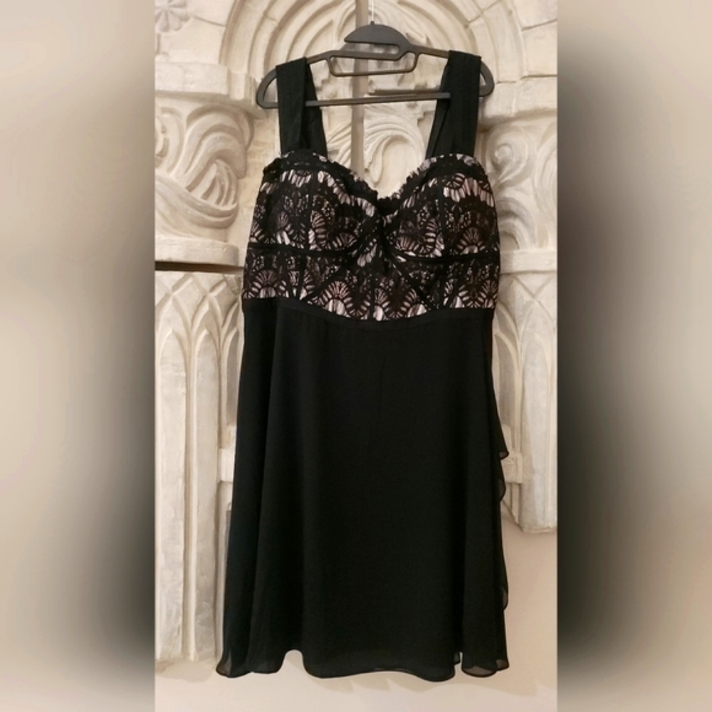 Dress - Picture 2 of 4